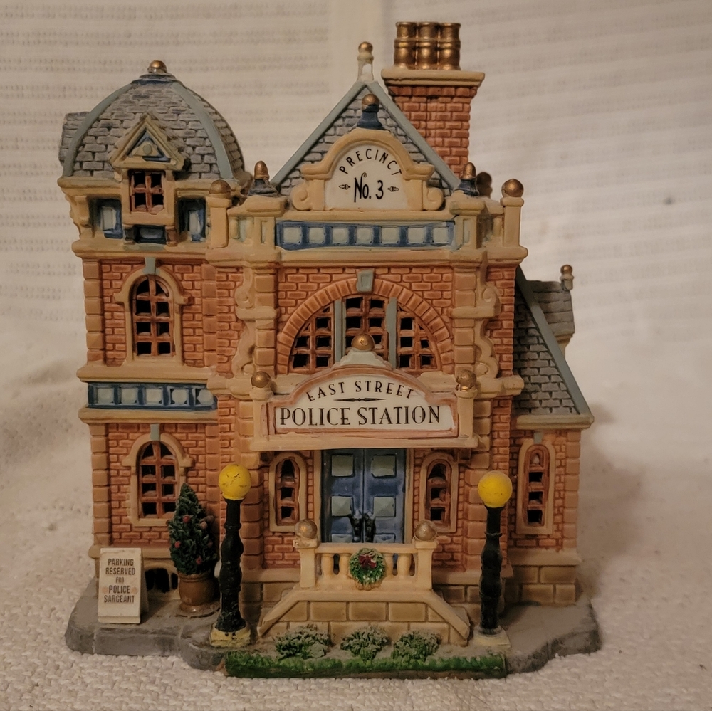 Lemax East Street Police Station Model